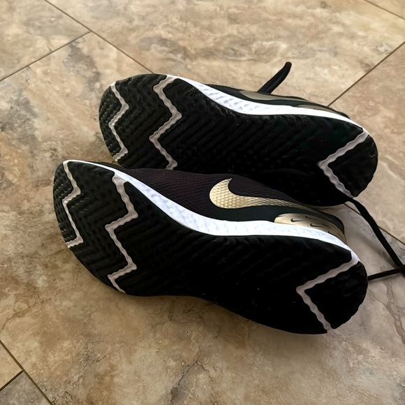Nike Revolution 5 Premium Black Metallic Gold W - Picture 11 of 12